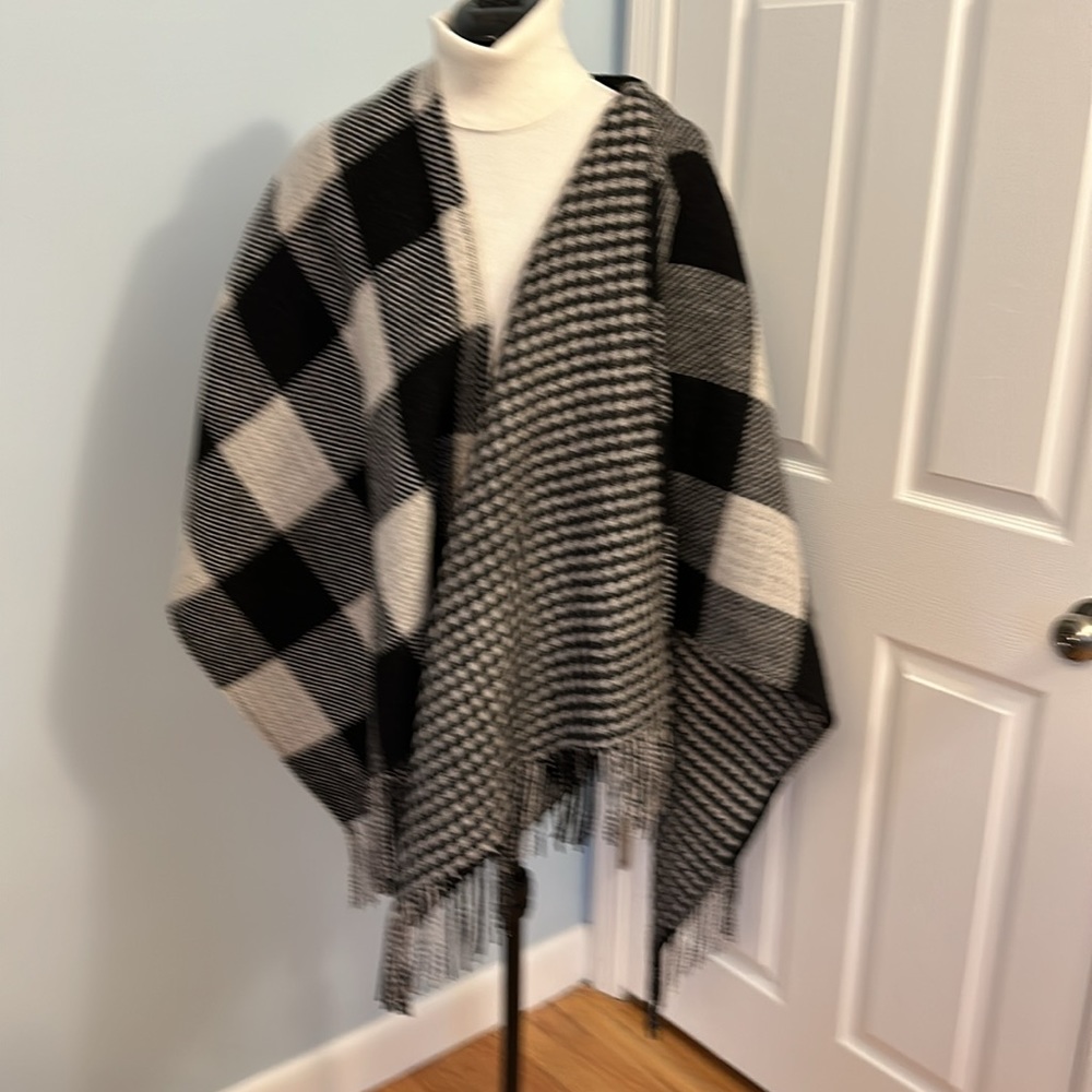 Smart-looking Talbots Wool Ruana, OS - Picture 6 of 7
